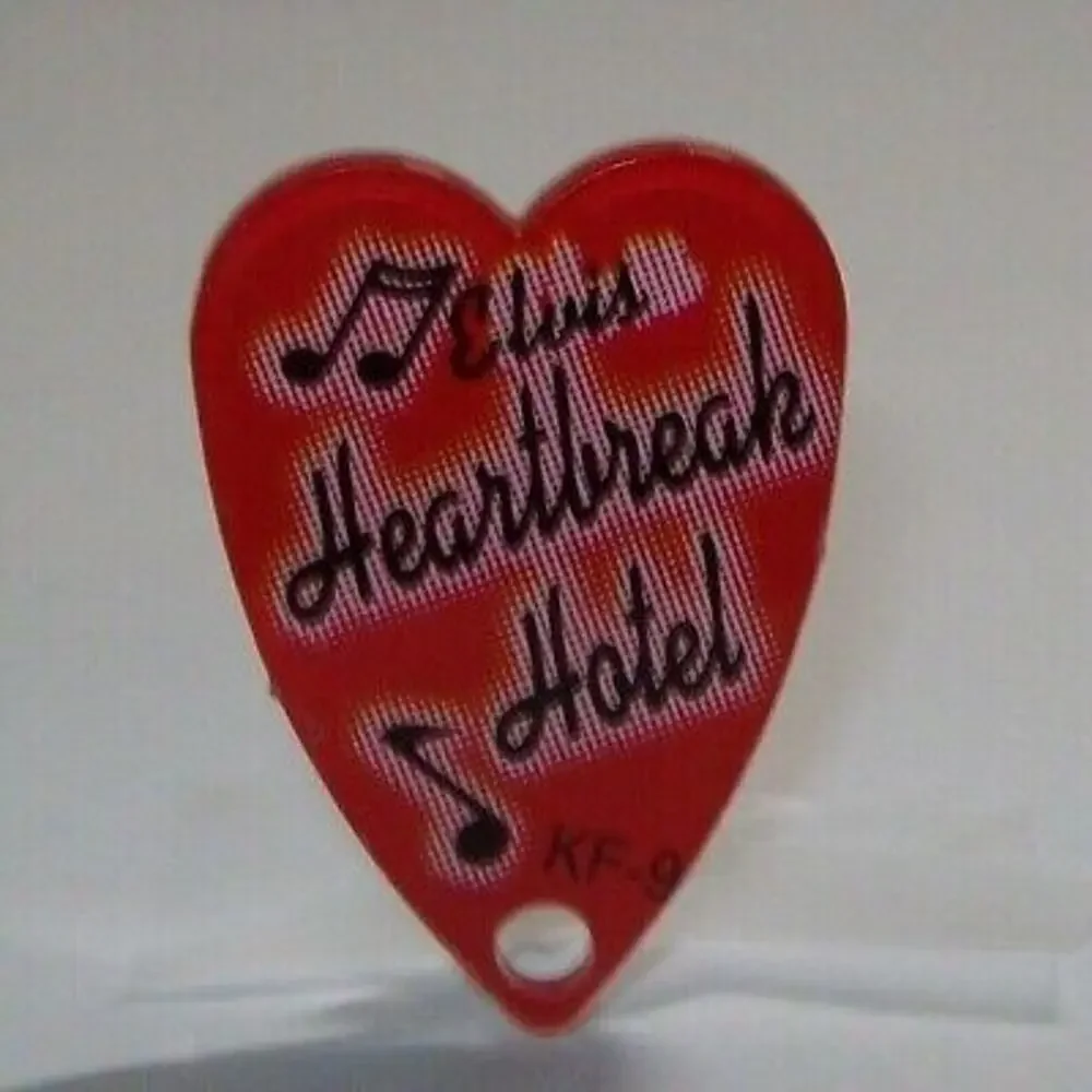 Elvis Presley Pinball KEYCHAIN Heartbreak Hotel Red Heart Plastic Game Promo '04
